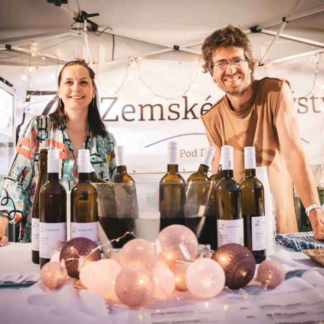 Děkujeme @pop_messe , že jsme mohli být součástí skvělé akce 🙏. Děkujeme všem, kteří se za námi v průběhu festivalu zastavili a užívali si párování vína s hudbou 🕺. Děkujeme @arrakis.arts za krásné foto 💙.